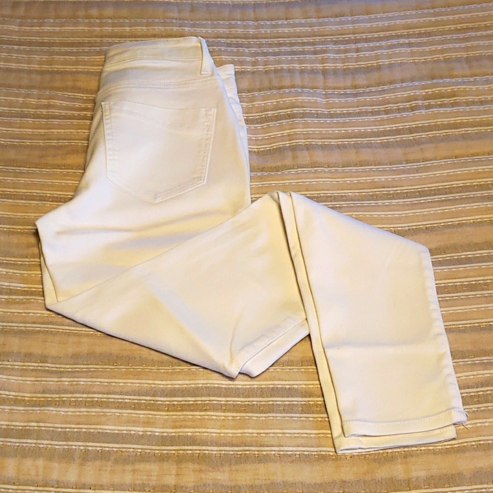 Express White Jean, Size 6.